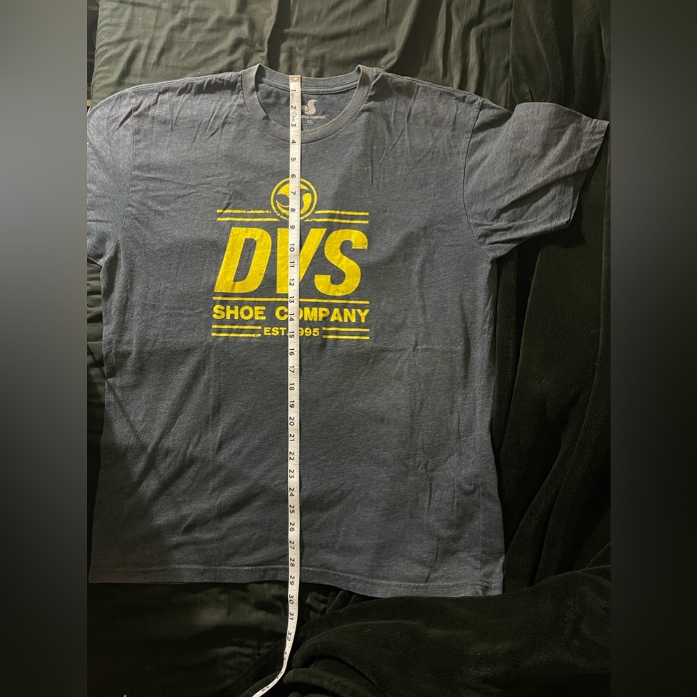 DVS Shoe Company T-shirt XL